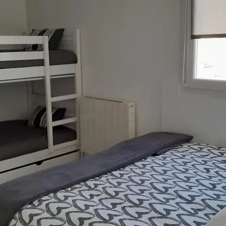 Le Grand Voilier - Face A La Mer *